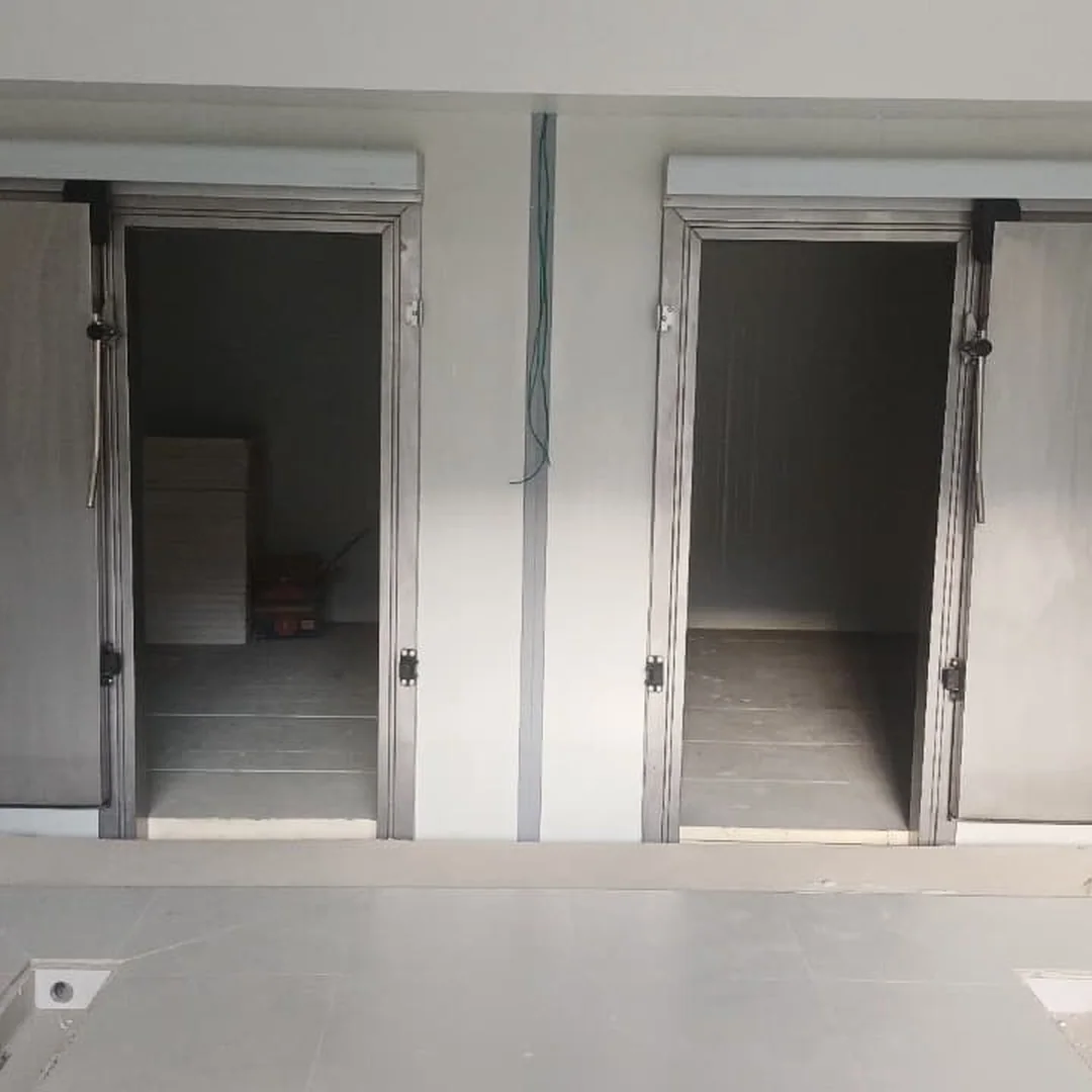 Cámaras gemelas con puertas corredizas fabricadas por Kaiser Frío Industrial