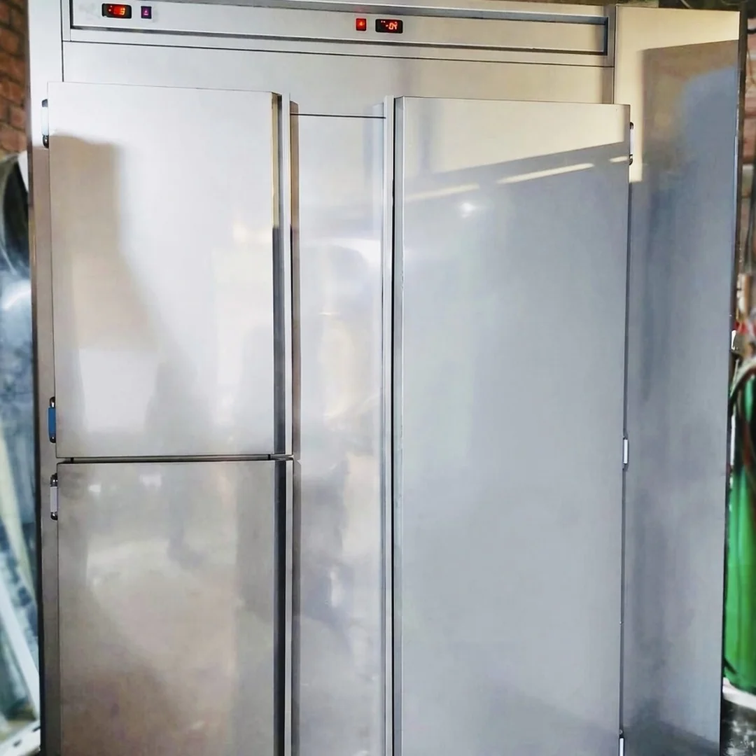 Conservadora vertical, interior fabricado por Kaiser Frío Industrial