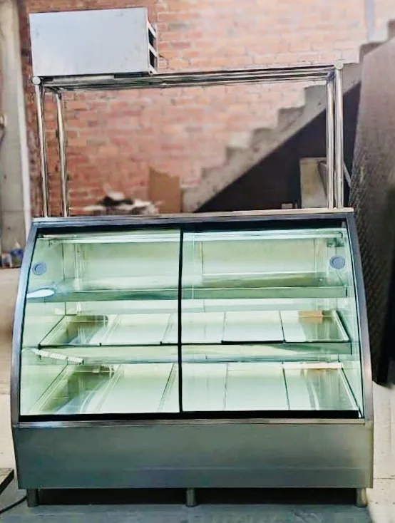 Vitrina recta de acero inoxidable fabricado por Kaiser Frío Industrial