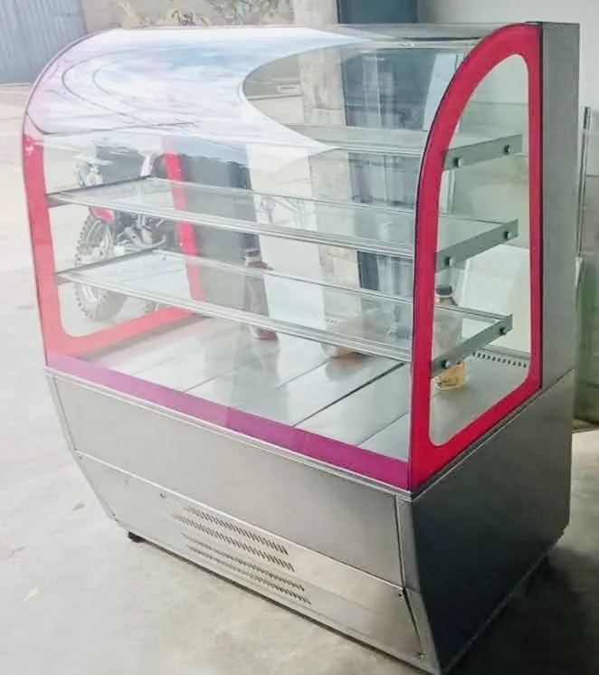 Vitrina curva refrigerada fabricado por Kaiser Frío Industrial
