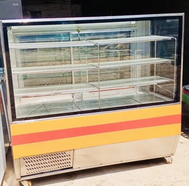 Vitrina exhibidora de pastelería fabricado por Kaiser Frío Industrial