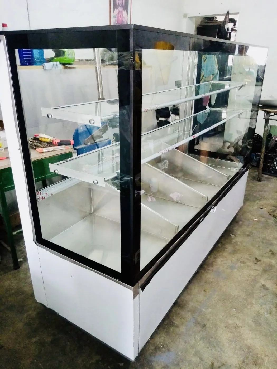 Vitrina cuadrada en fabricación fabricado por Kaiser Frío Industrial