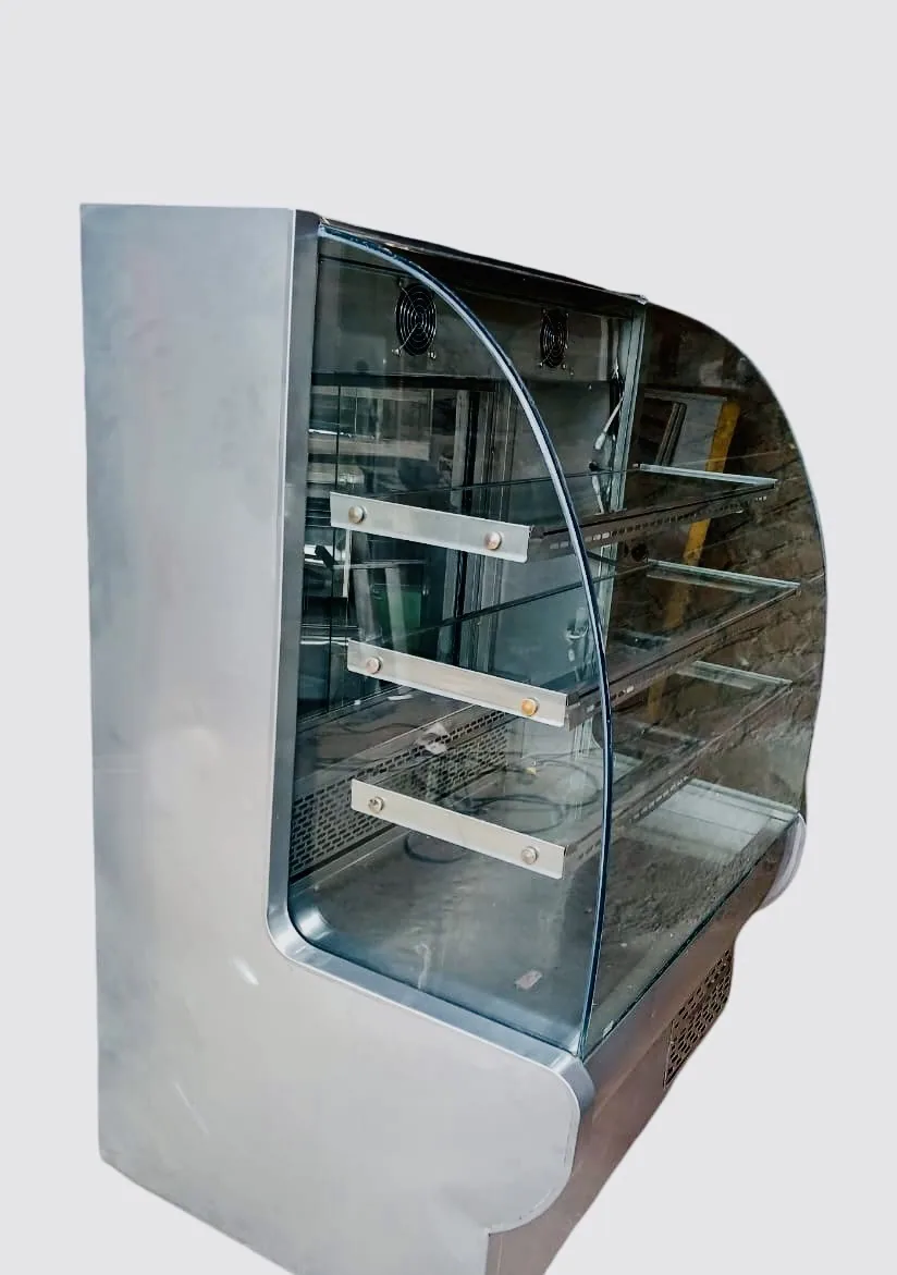 Vitrina curva, vista lateral fabricado por Kaiser Frío Industrial